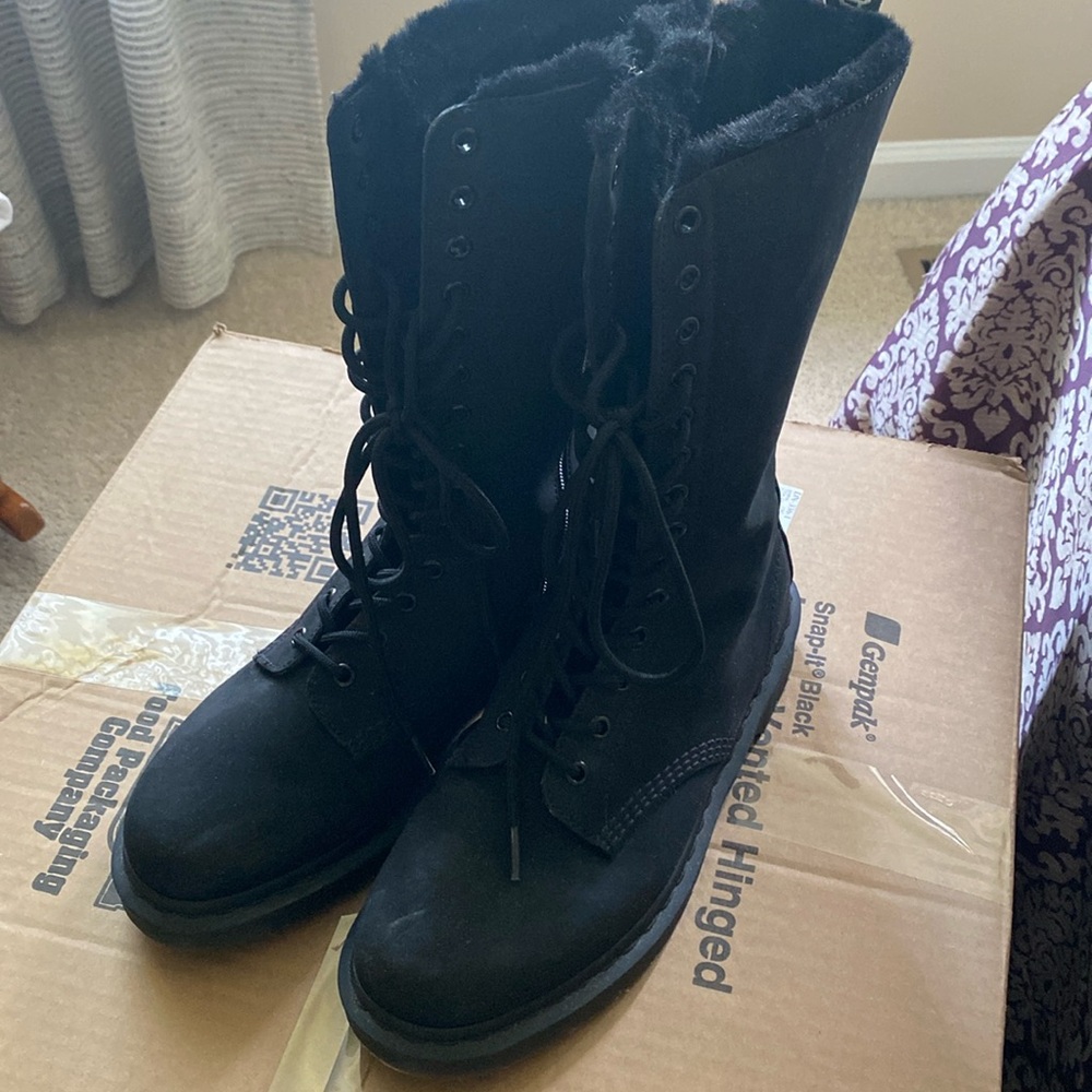 Dr marten fuzzy boots